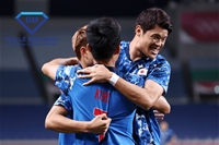 Chủ nhà Nhật Bản đã thoải mái tiến vào vòng tứ kết môn bóng đá nam Olympic Tokyo 2020